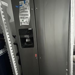 WHIRPOOL two-door REFRIGERATO. Brand new. No box.