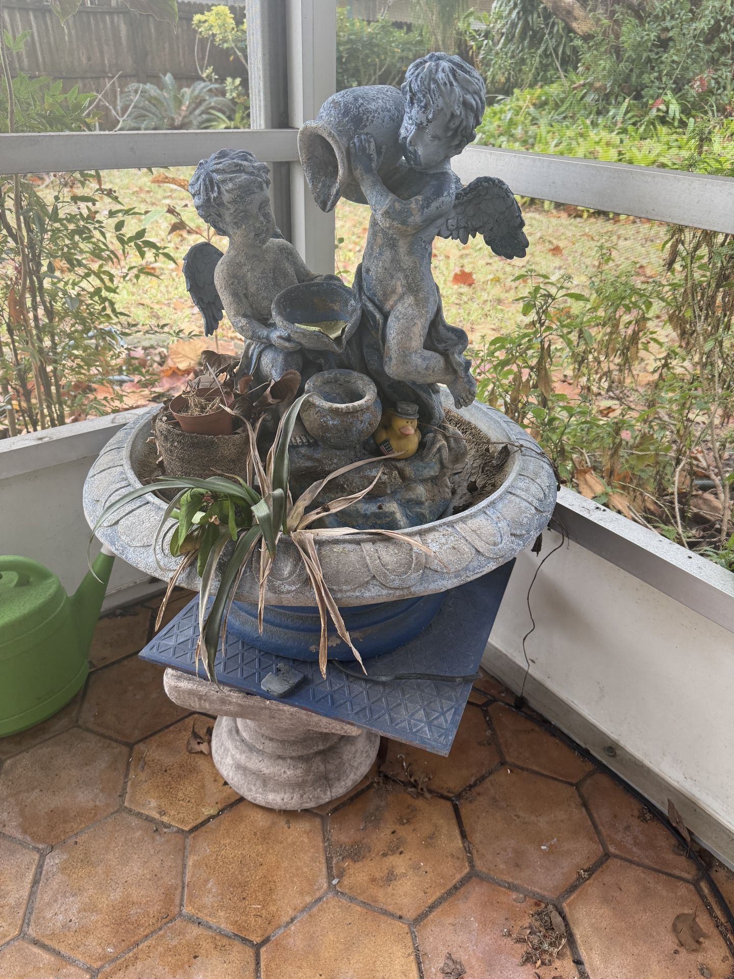 🌿 Vintage Cherub Garden Fountain – Concrete – $30 (Orlando)