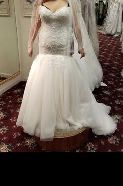 Brand new unaltered wedding dress size 14