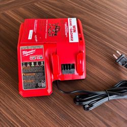 Milwaukee M12 and M18 12-Volt/18-Volt Lithium-Ion Multi-Voltage Battery Charger