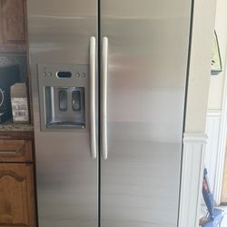 Used Kitchen Aid Side By Side With Water And Ice Dispensers