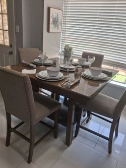 Comedor Alto $500.  I Can delivery for extra fee