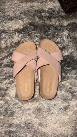 Old navy women’s cream sandals - size 8 - excellent condition