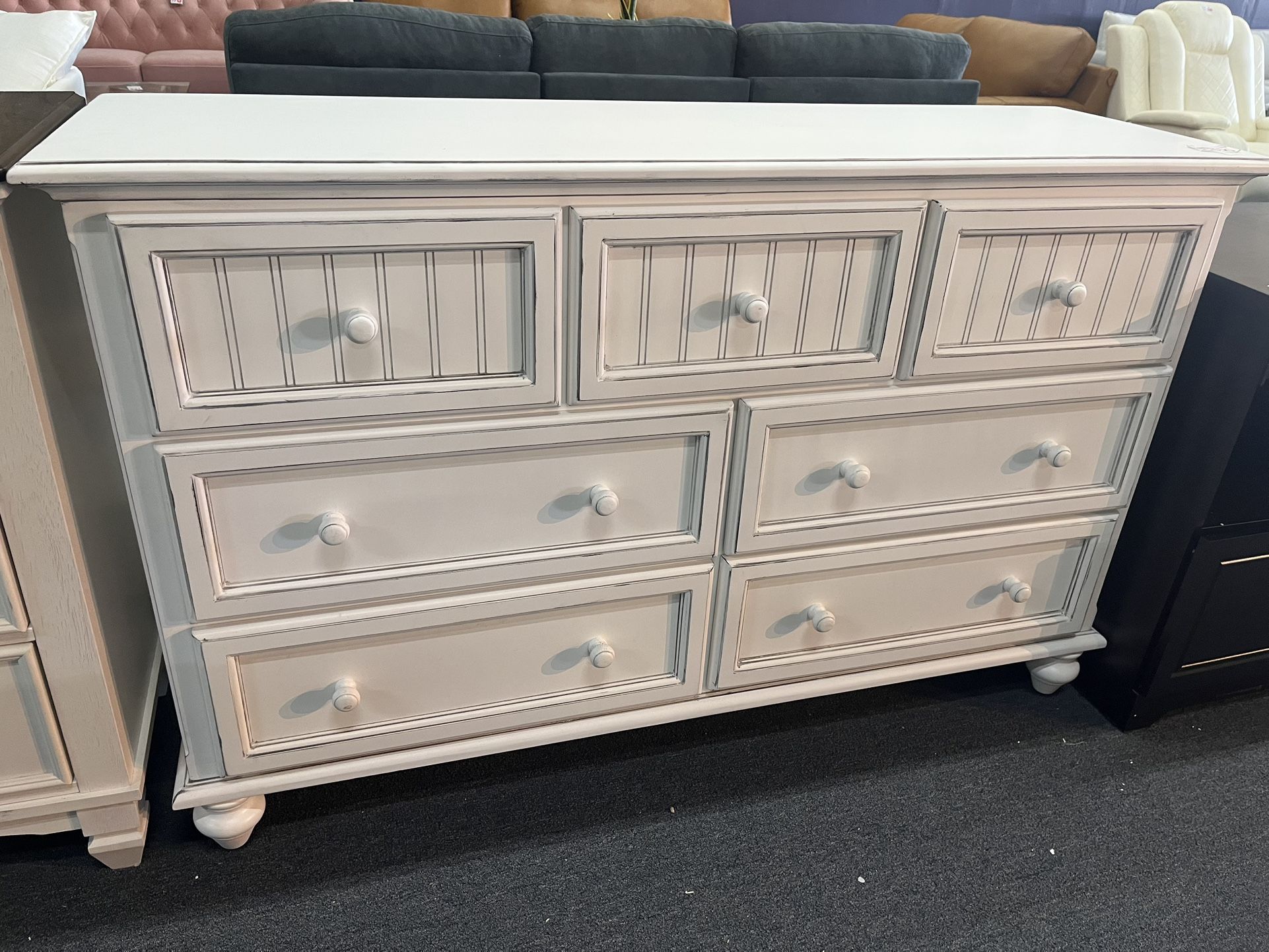 White Dresser ，$320