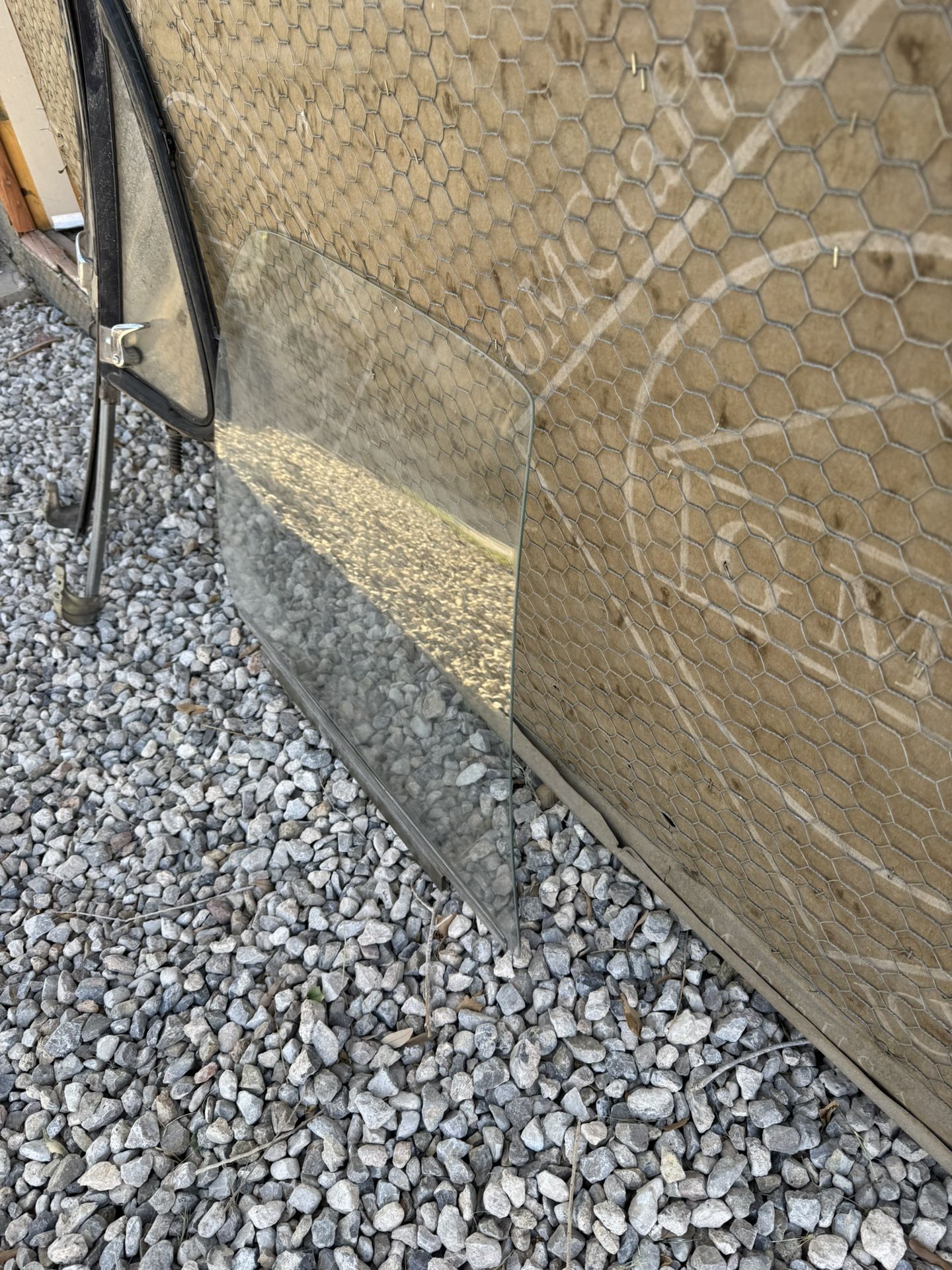 73-87 Chevy Gmc C10 Suburban K5 Front Window