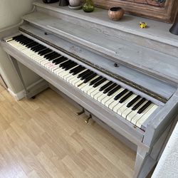FREE Vintage piano! 