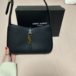 YSL Le 5 À 7 handbag