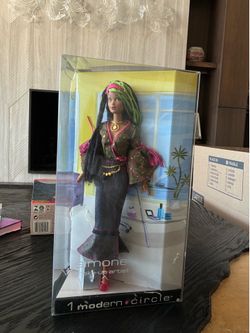 Mattel 1 Modern Circle Simone Make-Up Artist Fashion Doll Barbie 2003 NIB