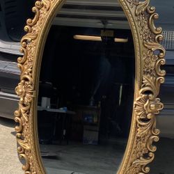 Vintage Bassett Gold Gilt Resin Ornate Oval Wall Mirror Hollywood Regency