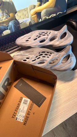 Size 12 Yeezy foam runners ‘Mx Granite’