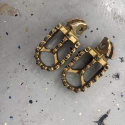 Ebike pegs Surron or talaria