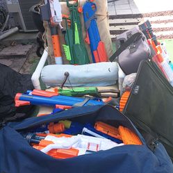 Pistolas de juego con varios asesorios