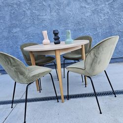 Round Dining Table with Chairs