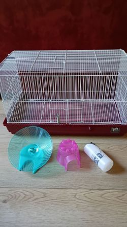 Hamster cage with essential accessories!