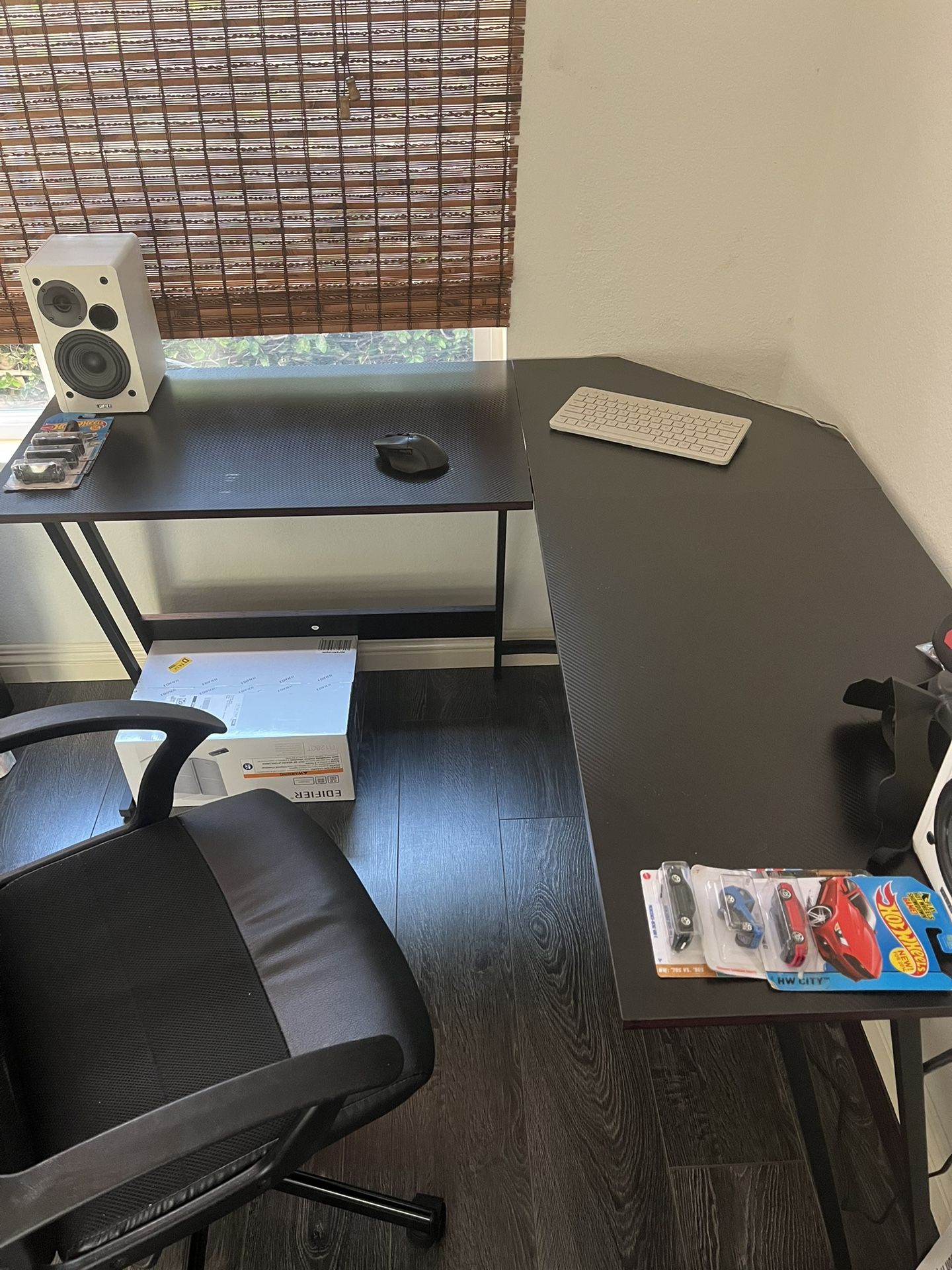 L Shaped Gaming Desk and Office Chair