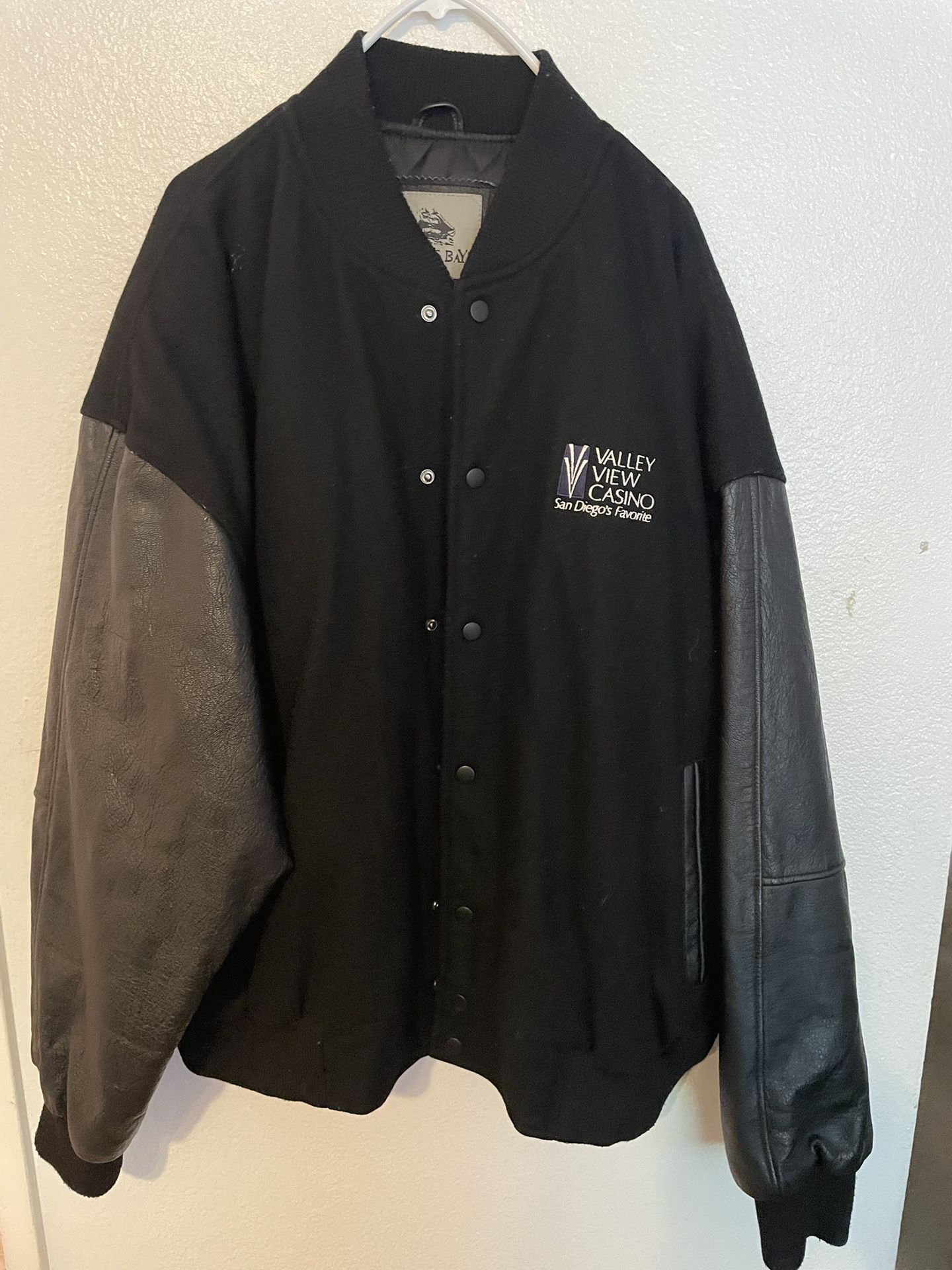 Heavy 2xl Jacket With Leather Sleeves