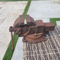swivel-base bench vise 