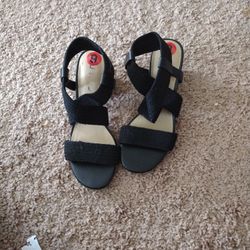 Size 6 Black Unisa Heels