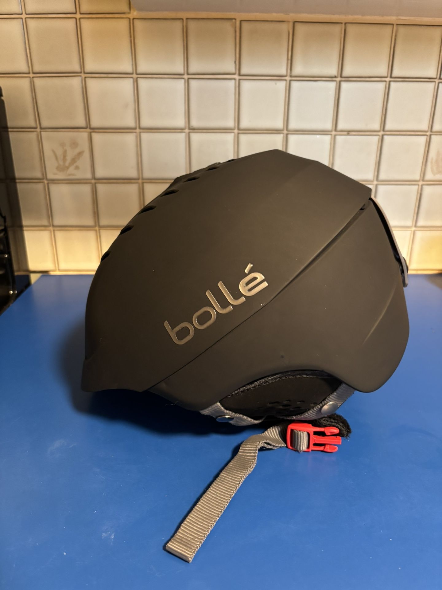 Bollé snowboarding / ski helmet - Medium (55-57 cm) - Black - With Carry Bag