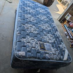 2 Twin Beds With Box Springs And Adjustable Bed Frames