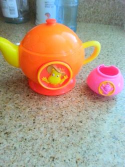 Singing tea set