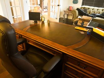 • Hooker oversized executive desk with matching credenza