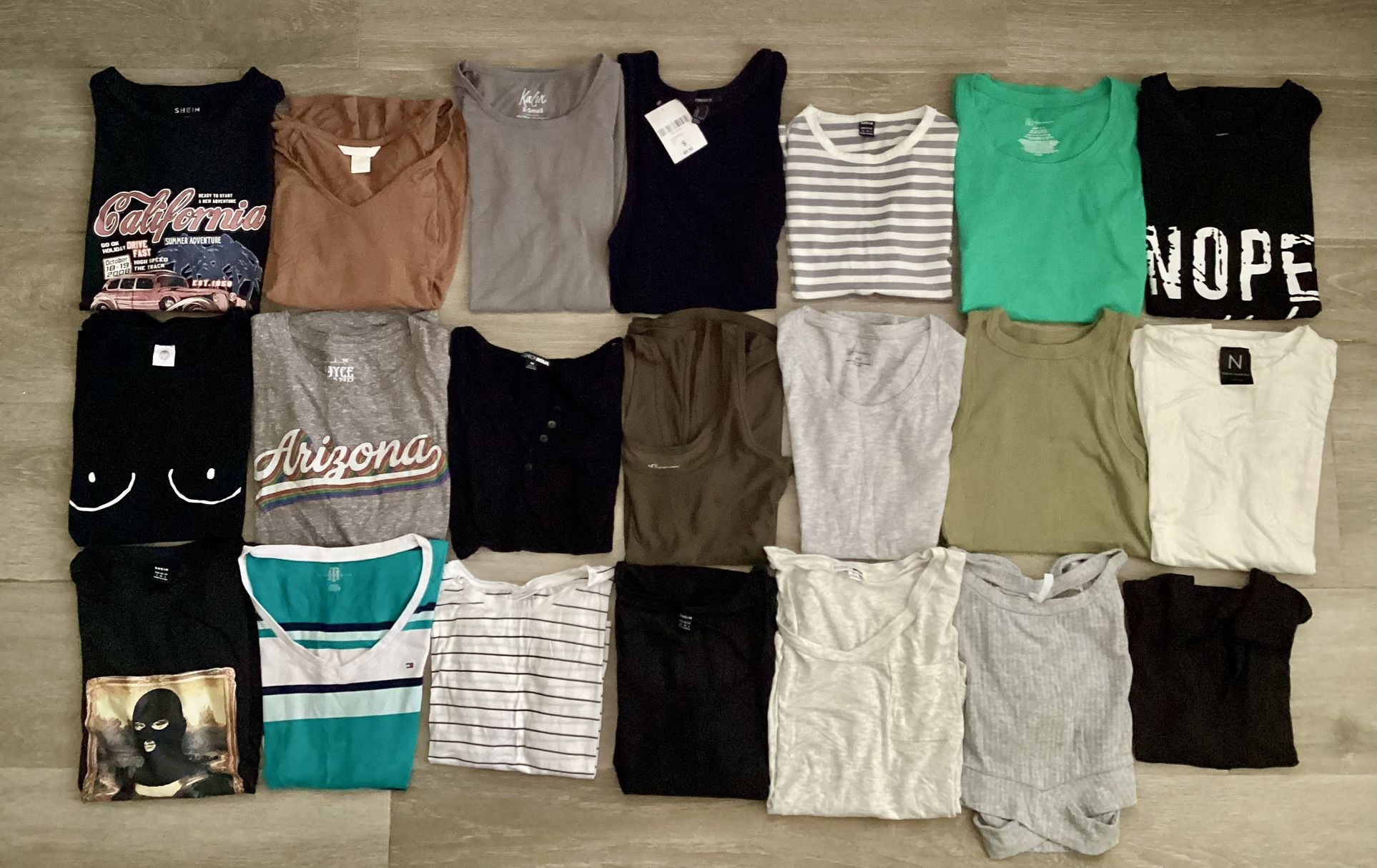 $10 FOR ALL - 21 pieces Lot of Women’s Clothing Clothes XS Small Top Shirt Blouse