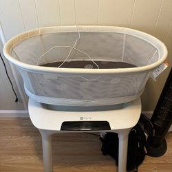 4 Moms Bassinet 