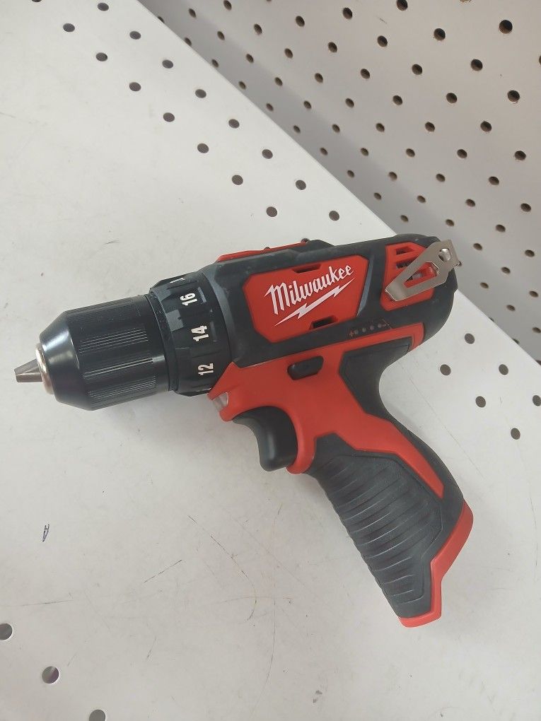 Milwaukee new drill driver 12M nuevo