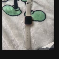 Rose Gold Apple Watch SE