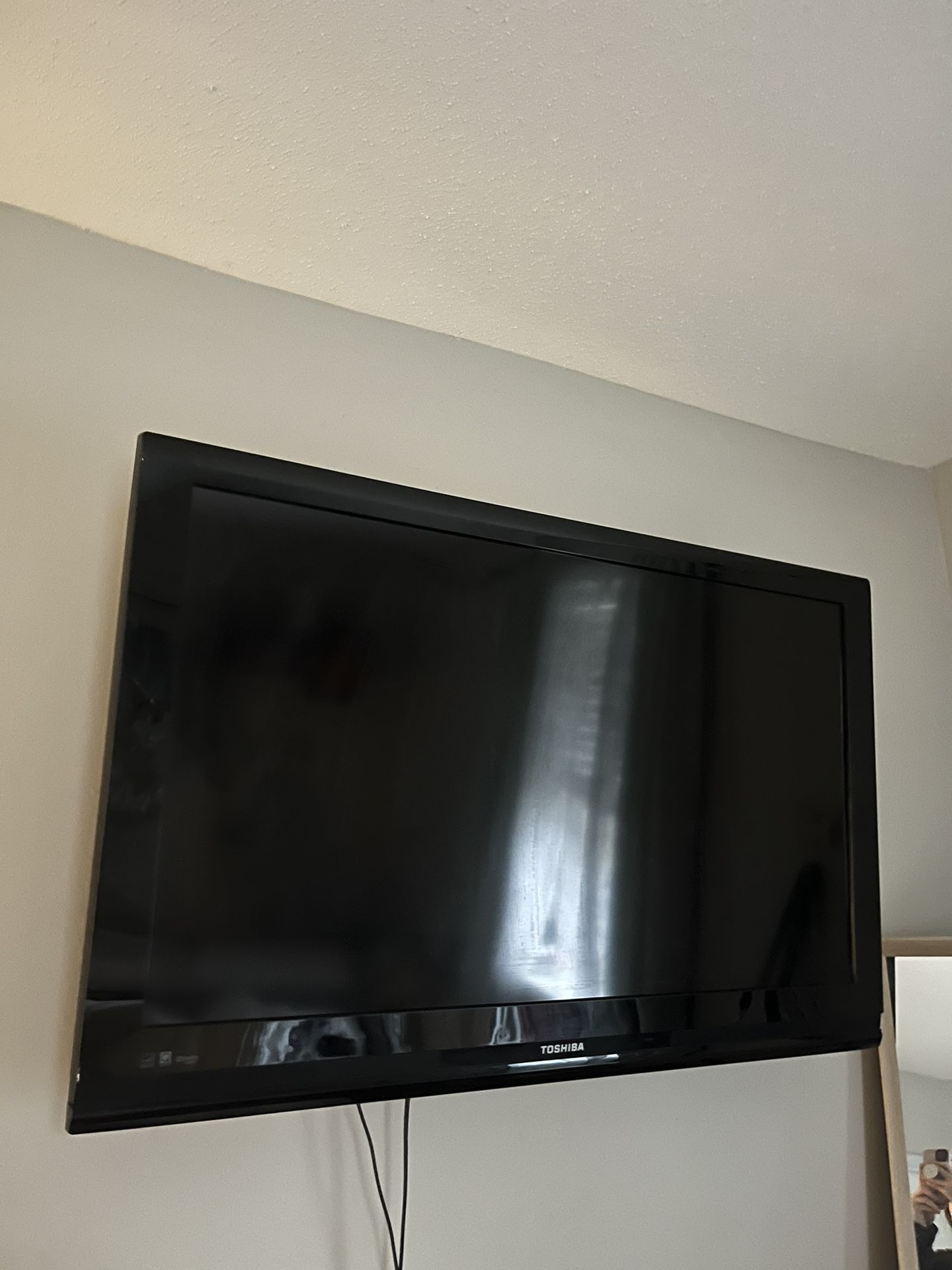 35” By 25” Tv For 100$