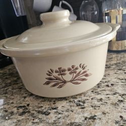 Pfaltzgraff Vintage Stoneware Dutch Oven Stew Pot with Steam Vent 3.5 qt.