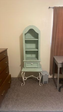 Shabby chic shelf