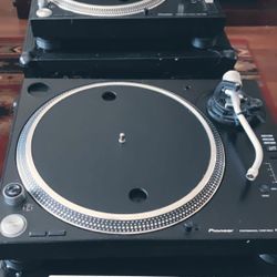PIONEER PLX 1000  Turntables (2) w/ Black Road Ready Cases (2)