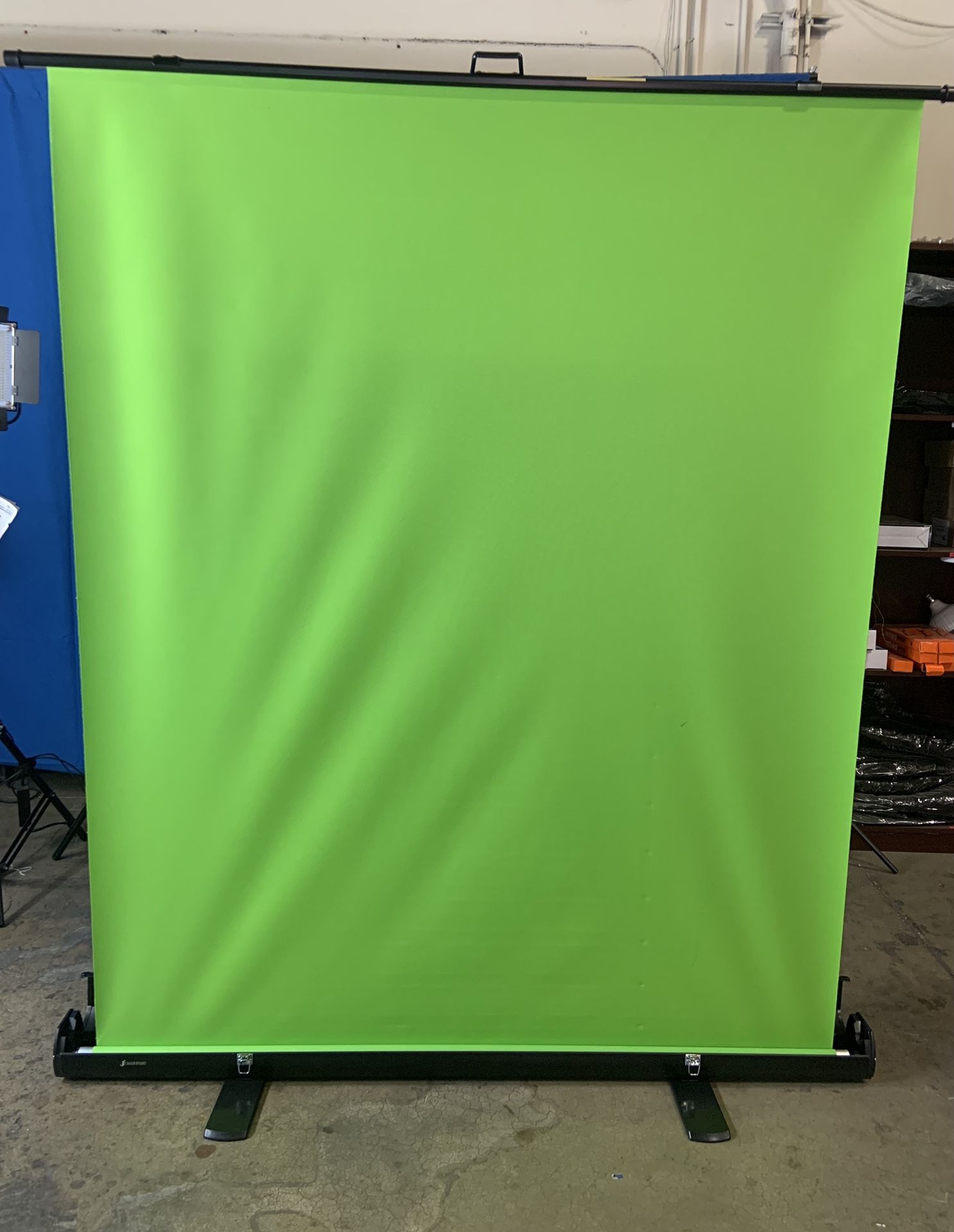 5ft. (W) x 6ft. (H) Collapsible and Retractable Green Chromakey Screen with Built-in Aluminum Case, Photo Video Studio