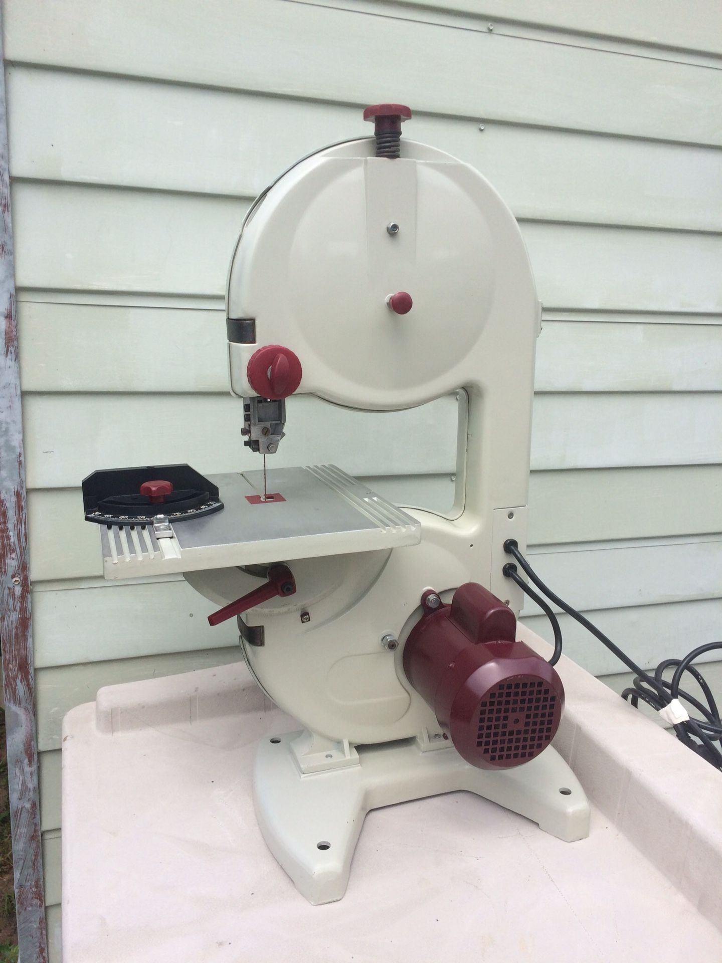 9“ Bench Top Band Saw (Model JDD240) for Sale in Dade City