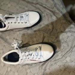 Womens Size 9 Tommy Hilfigure