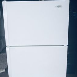 Refrigerator 28 inch, 30 Inch Wide Top Freezer Refrigerators Available For Delivery Or Pick Up! Warranty Included!