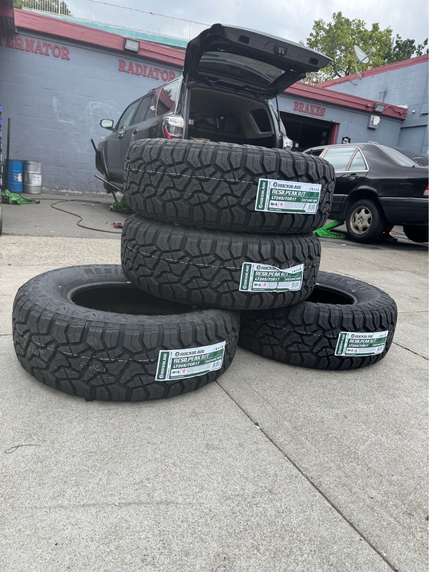 LT265-70-17 all terrain Tires 750$ installed free alignment