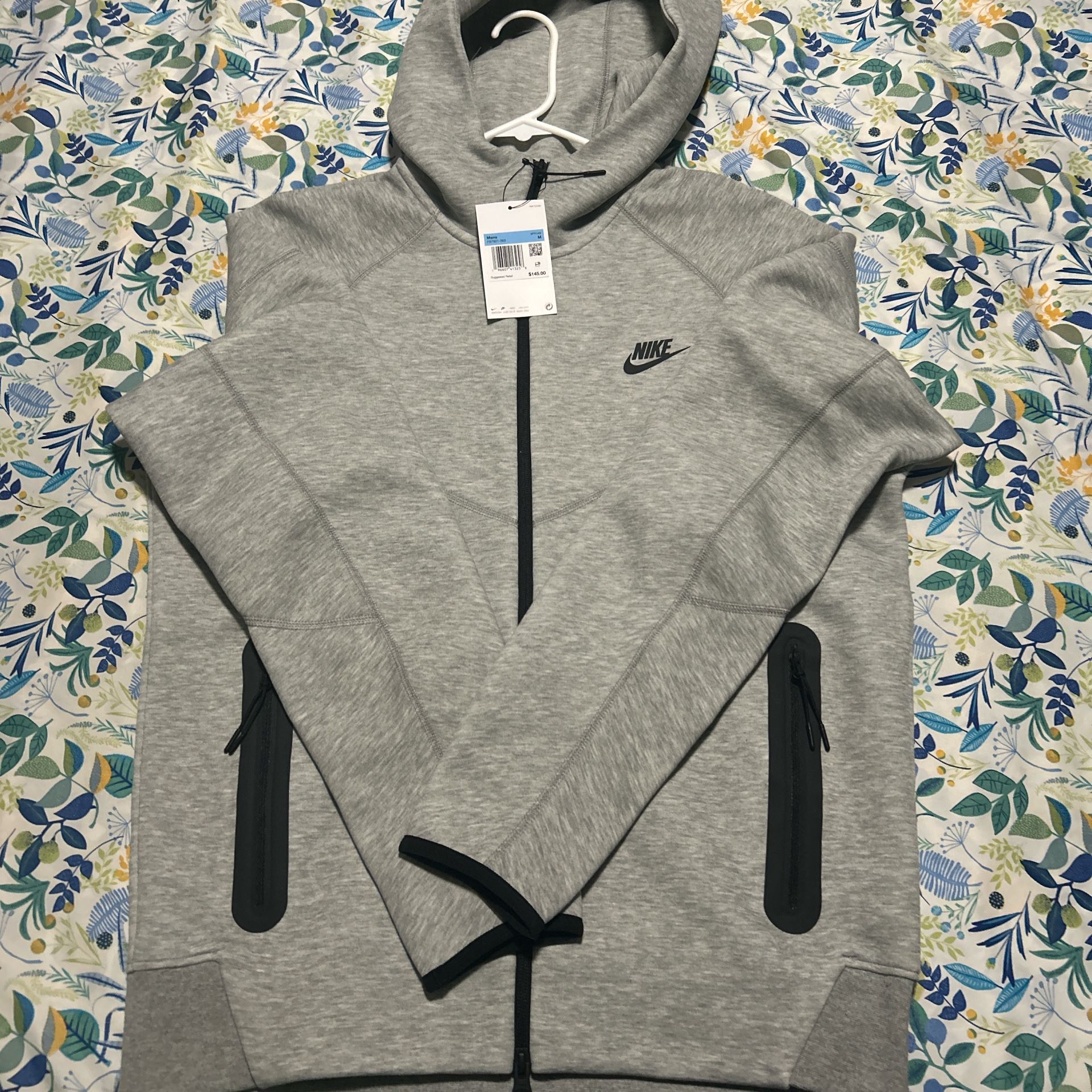 Nike Sportswear Grey Tech Fleece 