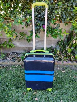 Kids carry-on suitcase
