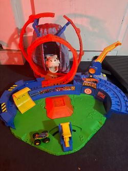 Hot wheels/  Disney CARS / monster jam tracks