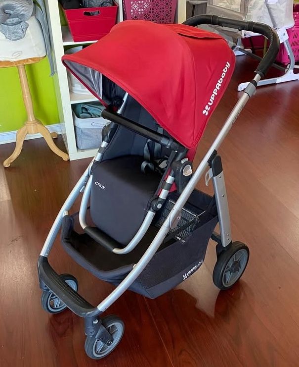 $150 (retail $700) Uppababy Cruz Stroller, large recline, handlebar & bumper bar, reversible seat, adjustable handlebar, preowned condition- canopy ha