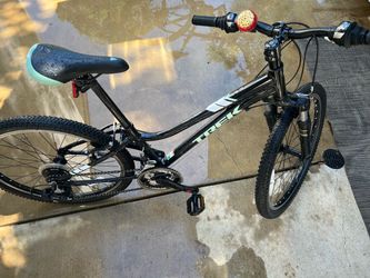 Bikes & Gear: 2 kids' Trek bikes + adult Trek Marlin 6 + Thule hitch rack + floor pump — take it all, $500, or buy separately, sold as-is