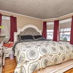  2 piece dresser & king size bed 