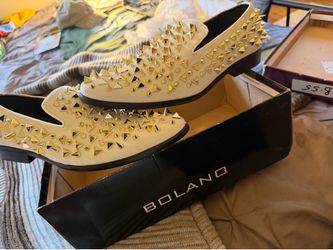 Shoes for sell still new not asking a lot