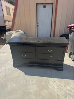 Dresser