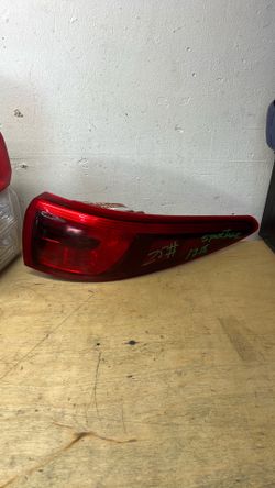 2017 2018 Kia Sportage passenger side taillight