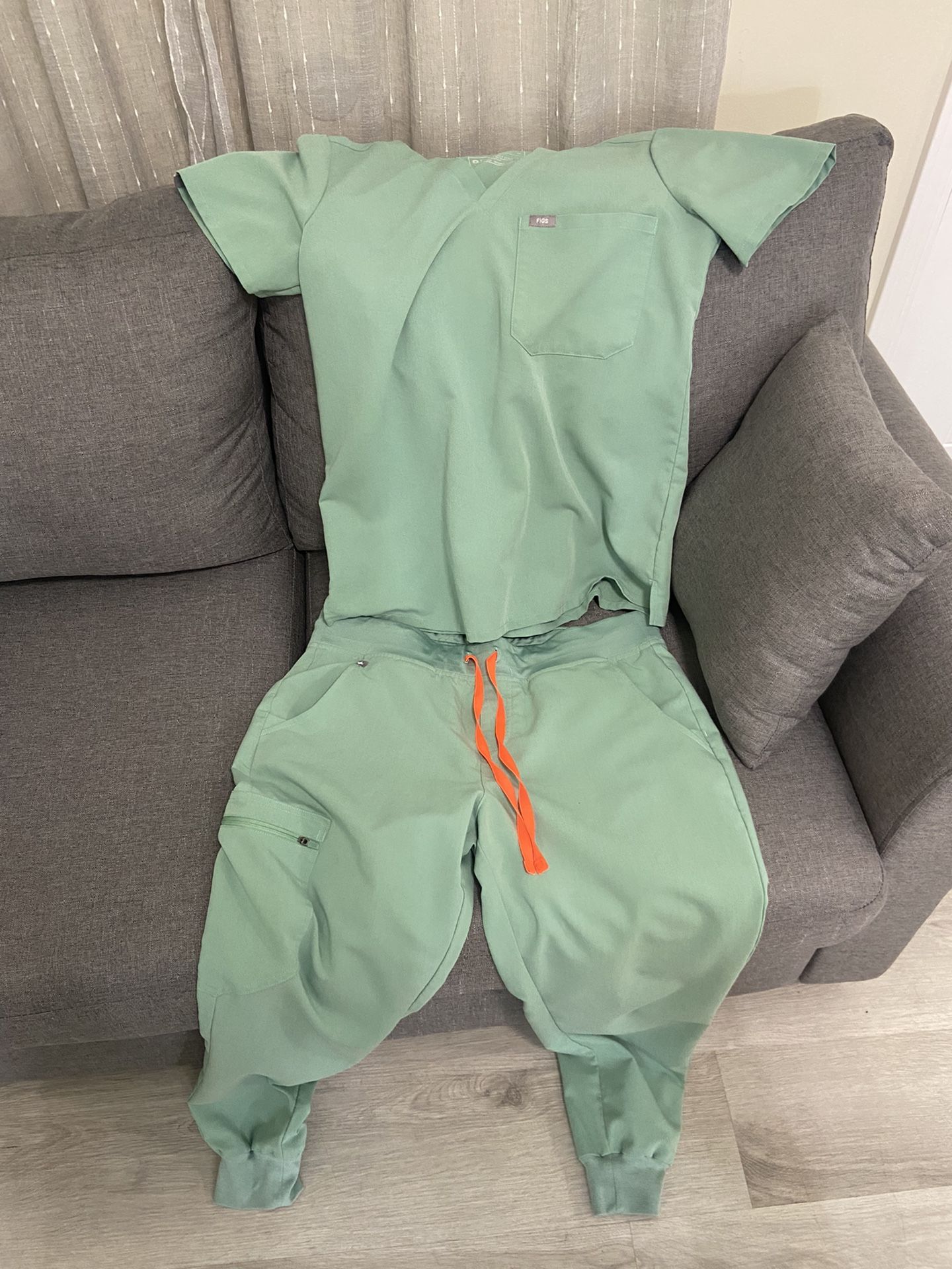 FIGS SCRUBS (mint green)