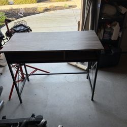 Light Weight But Sturdy Desk